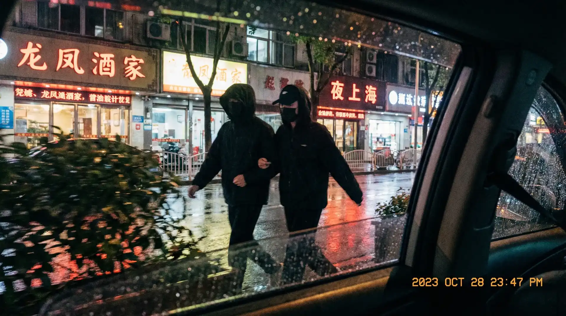 【人妻】人妻官方网站 - 高清无码人妻影院聚集地 - 顶流明星深夜密会现场抓拍照片
